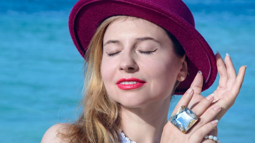 7 Lightweight Summer Makeup Mistakes That Melt in Warm Weather 7 Lightweight Summer Makeup Mistakes That Melt in Warm Weather