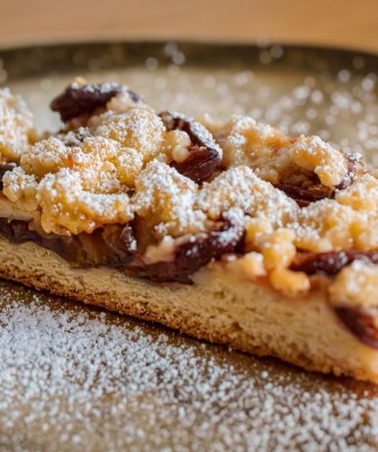 Spiced Apple and Oat Crumble Bars That Stay Crisp