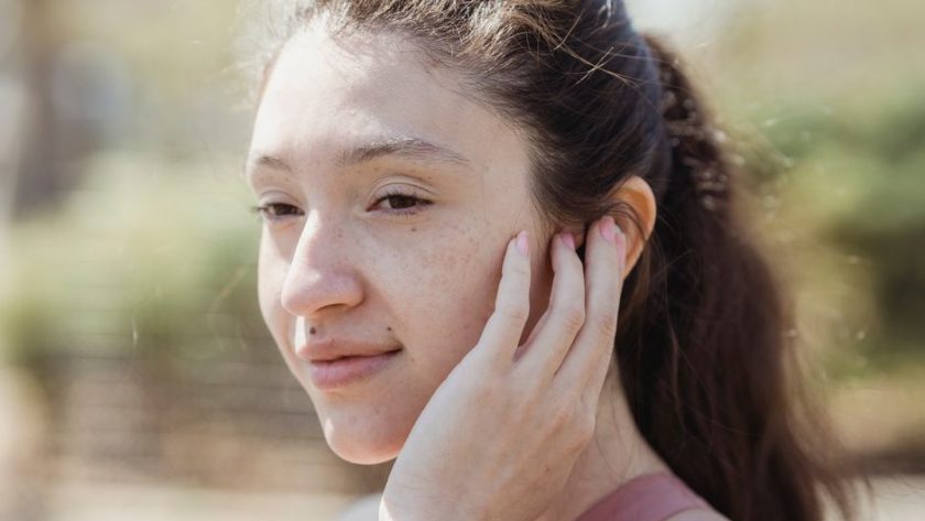 Spring Skincare Swap Mistakes: Lighter Moisturiser, Daily SPF Spring Skincare Swap Mistakes: Lighter Moisturiser, Daily SPF